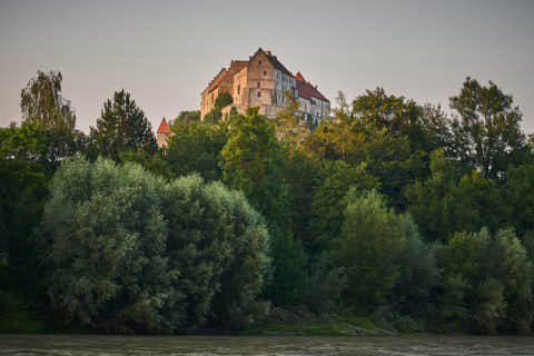 Gemeinde Hochburg-Ach Bezirk Braunau Wanghausen Salzach Burg Burghausen (Dirschl Johann) Österreich BR